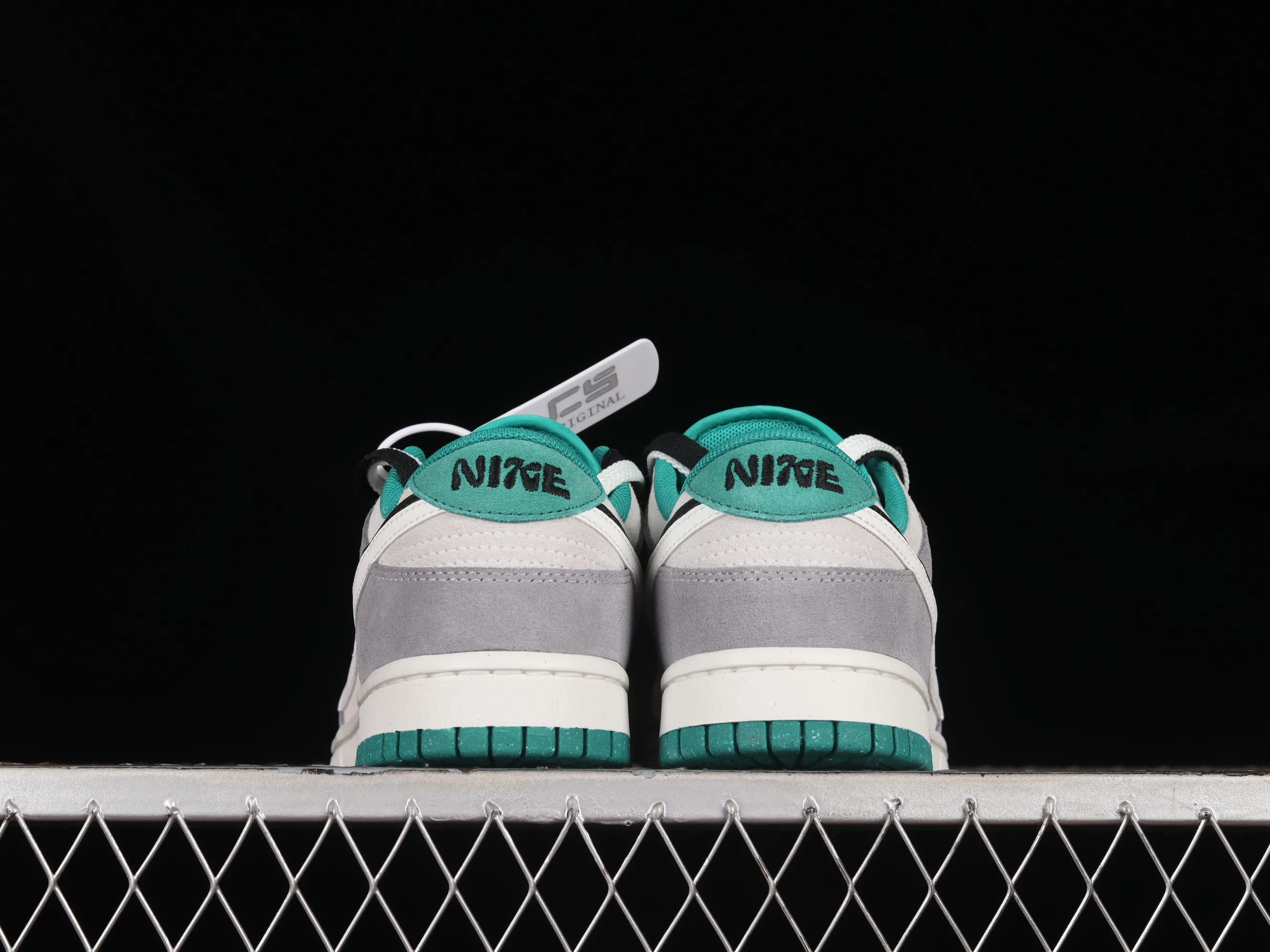 All categories Nk SB Dunk Series Nk SB Dunk Low low-top sneakers Nk SB Dunk Low "85" white and black double hook strap gray SB low-top sports and leisure sneakers DO9457-132